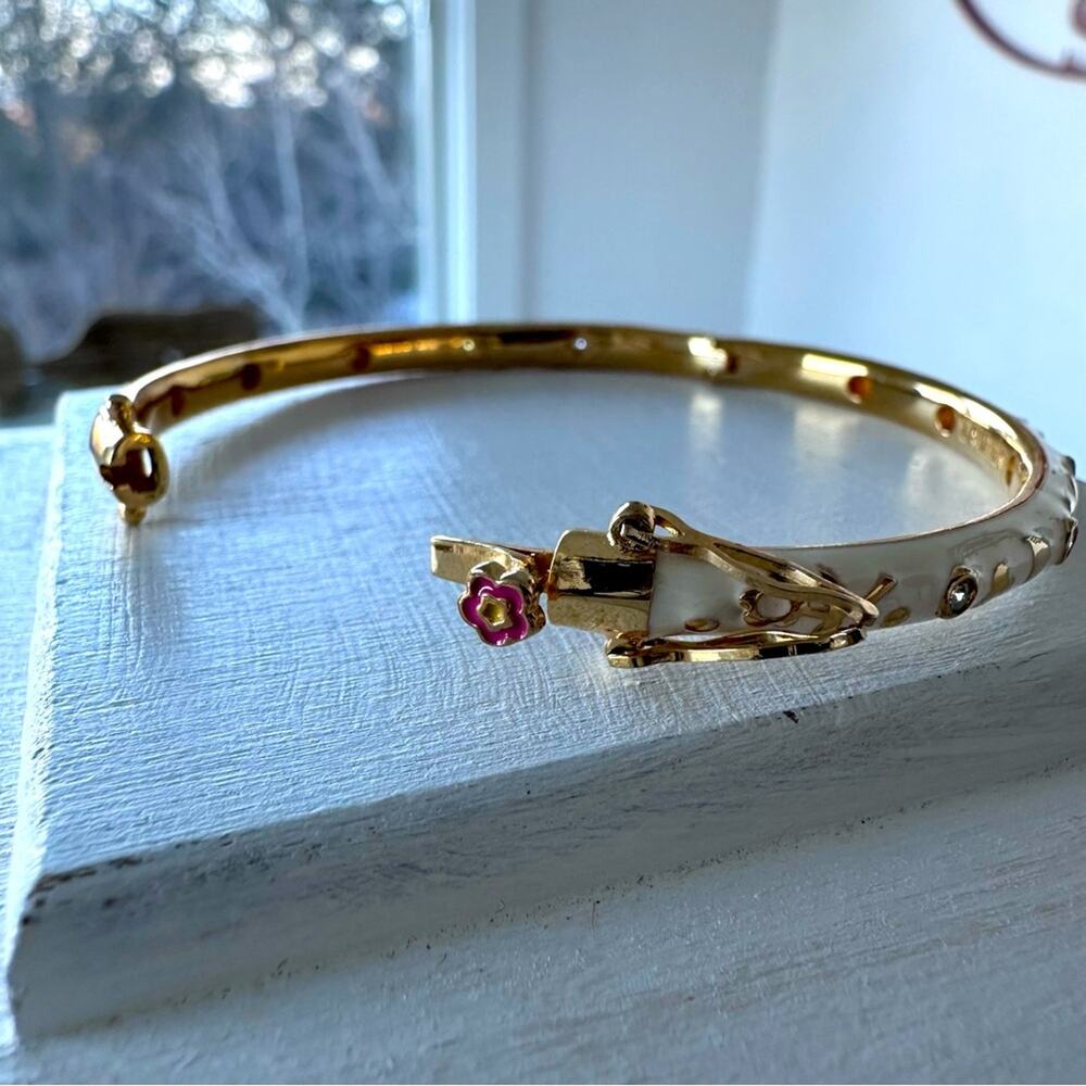 LAUREN G ADAMS - Stackable Desire hinged BANGLE bracelet, cream and gold - Picture 6 of 9